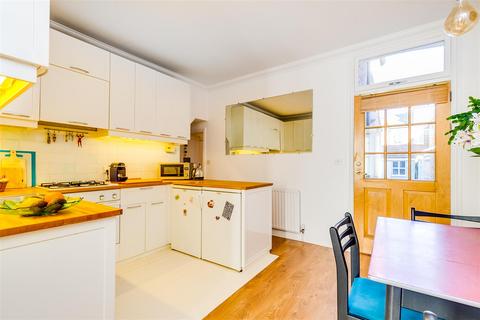 2 bedroom flat to rent, Clovelly Road, London