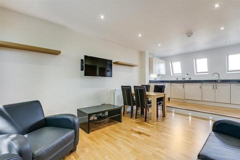 2 bedroom flat to rent, 186 Chiswick High Road, Chiswick, London