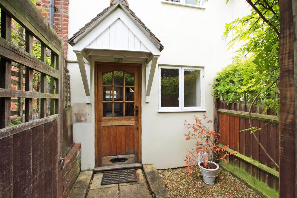 6 Chapel Court