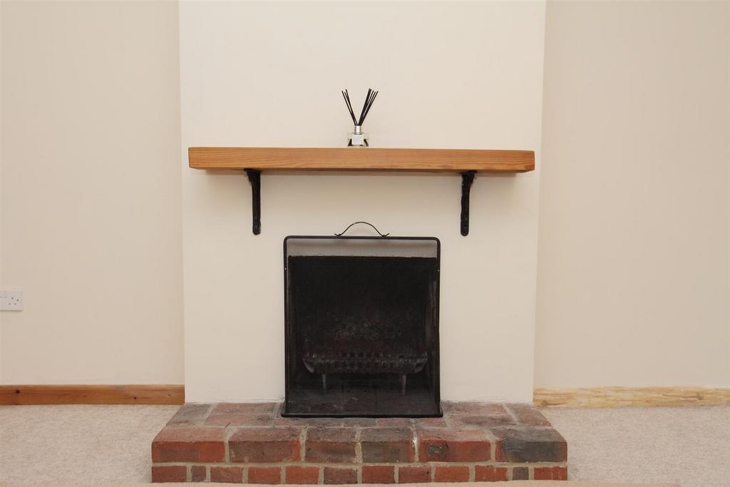 6 Chapel Court - Fireplace