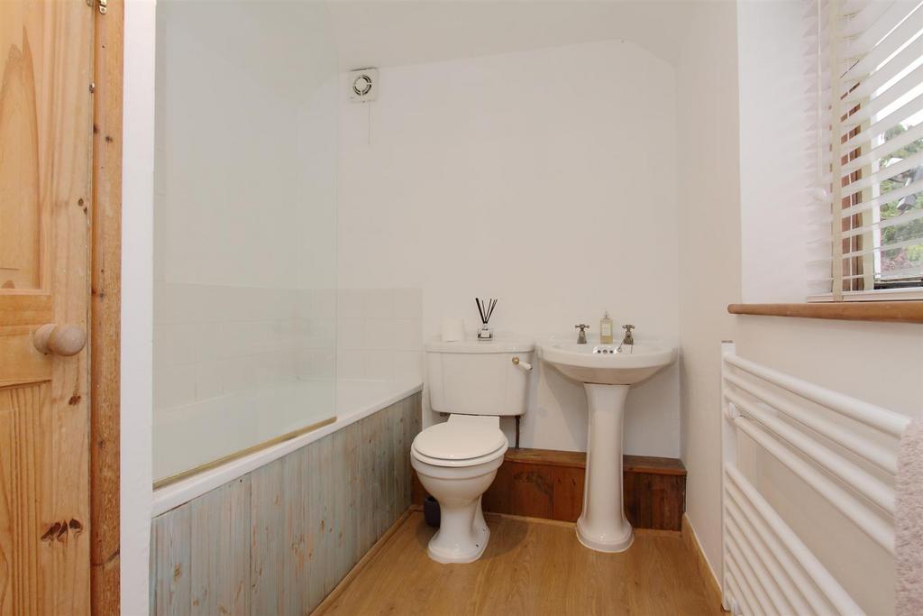 6 Chapel Court - Bathroom