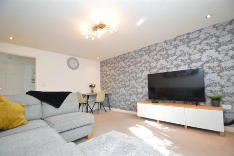 2 bedroom ground floor flat for sale, Abbey Walk, East Cowes