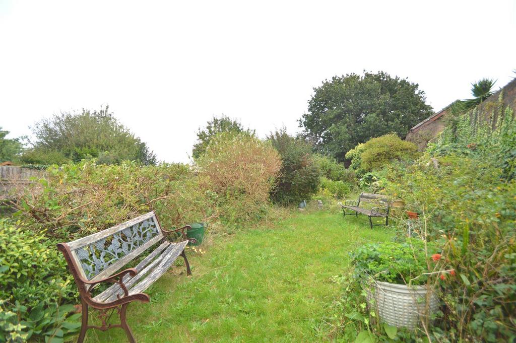 Cambridge Road, East Cowes 2 bed semidetached house for sale £228,500