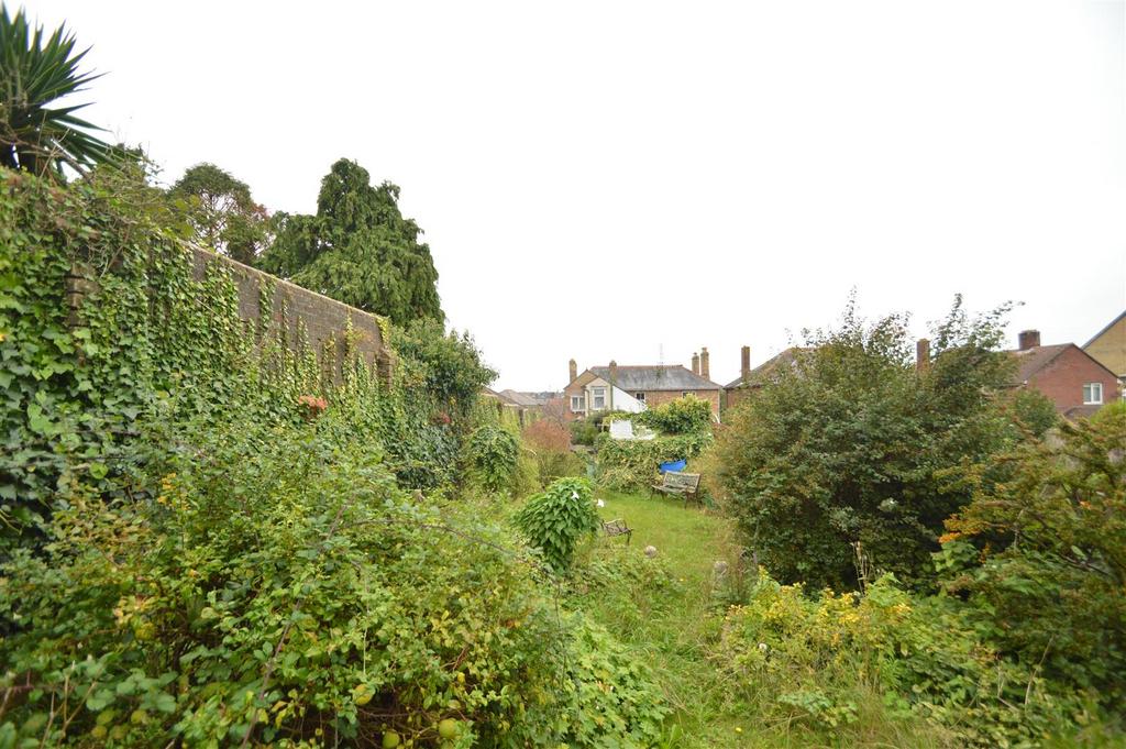 Garden to house