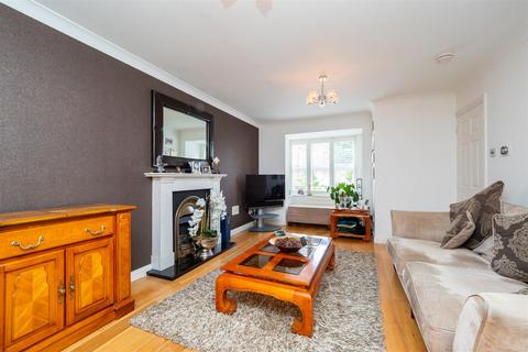 14 Hadleigh Drive, Sutton, SM2 5BF