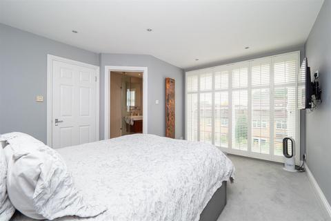 14 Hadleigh Drive, Sutton, SM2 5BF
