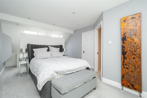 14 Hadleigh Drive, Sutton, SM2 5BF