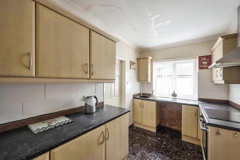 14 The Crescent, Woodlands, Doncaster, DN6 7RP