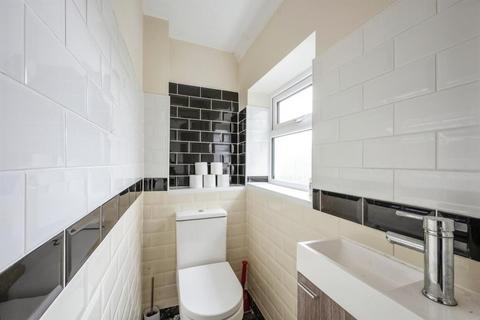 14 The Crescent, Woodlands, Doncaster, DN6 7RP