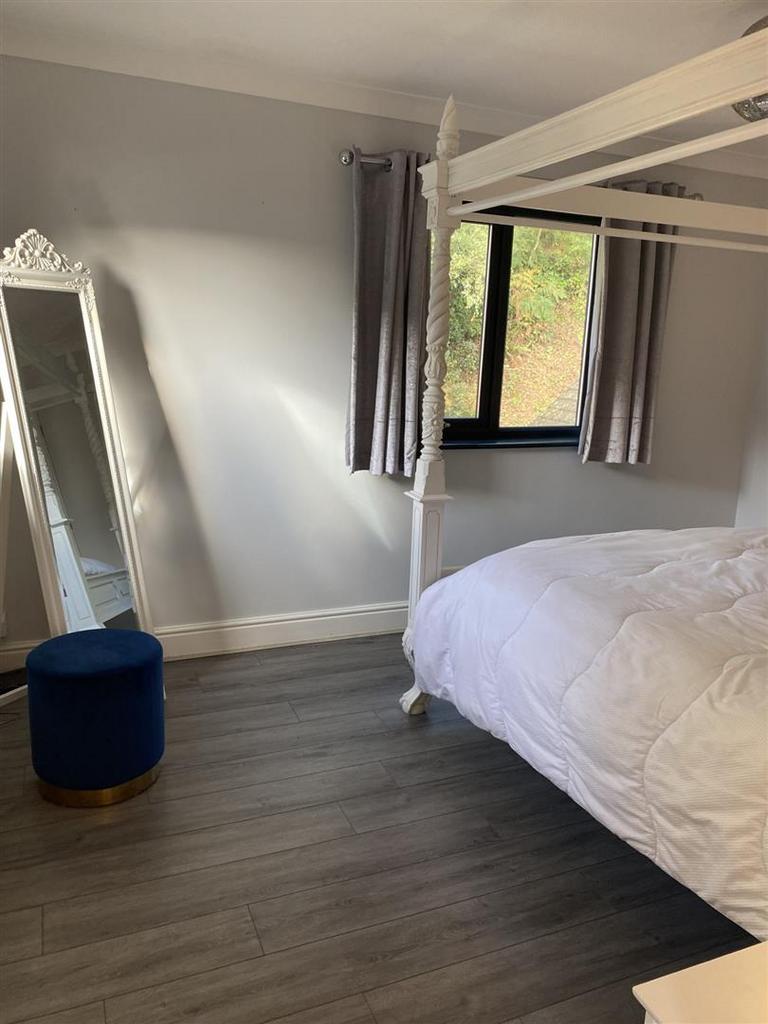 16 gadd bedroom.jpg