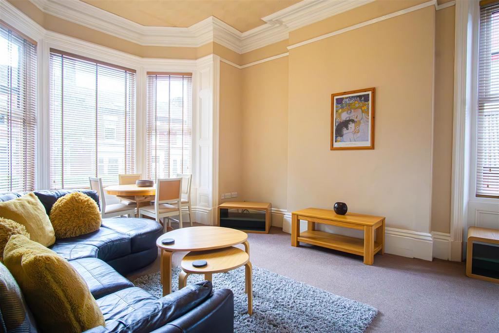 1Bed Apartment to Let on Powis Road, Preston 1 bed flat £630 pcm (£