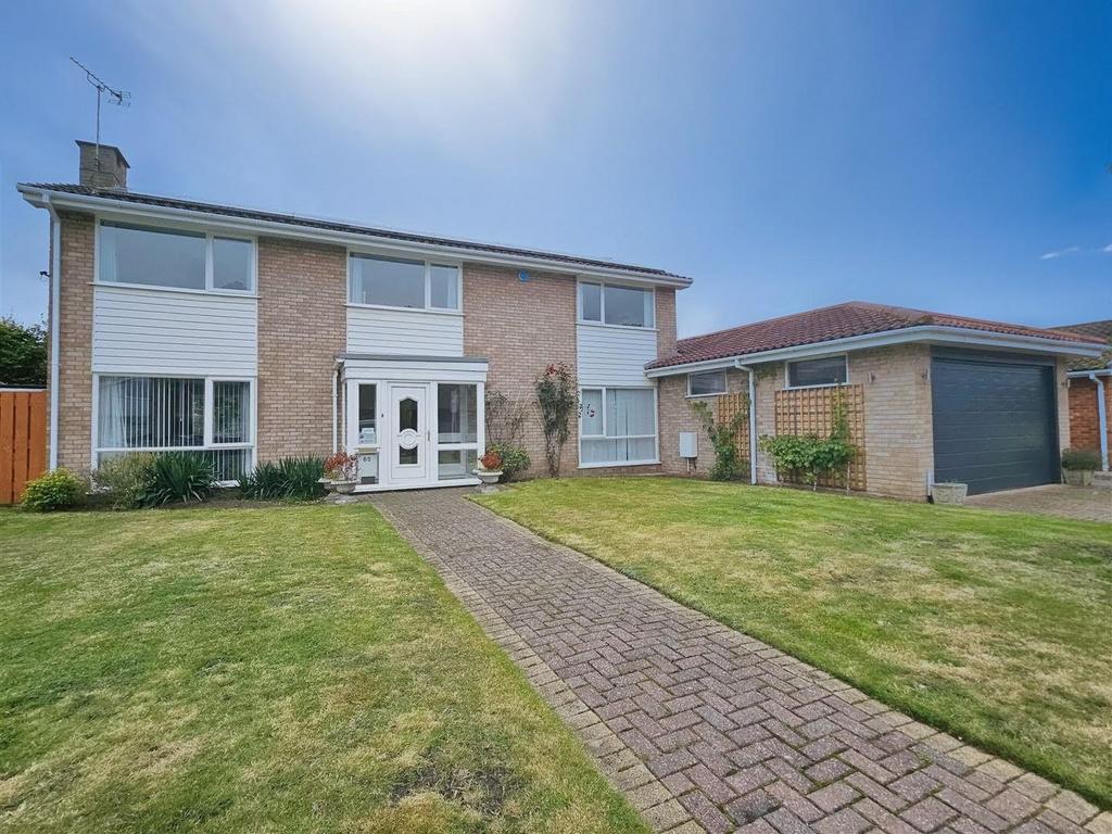 Hall Park Drive, Lytham 5 bed detached house for sale £700,000