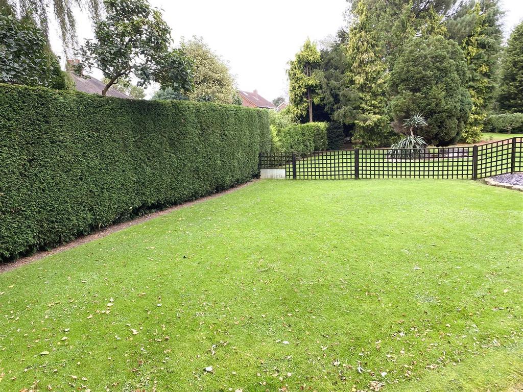 High Lane Central, Ilkeston DE7 2 bed property with land for sale £