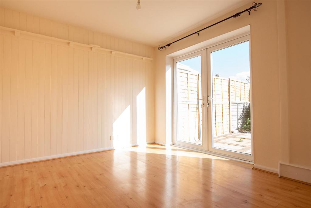 Millers Park, Wellingborough 4 bed house £1,250 pcm (£288 pw)