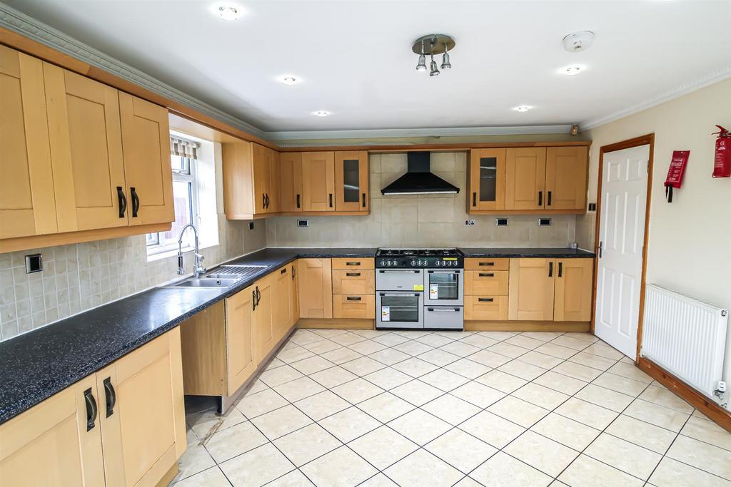 Watson Avenue, Nottingham 5 bed detached house £1,650 pcm (£381 pw)