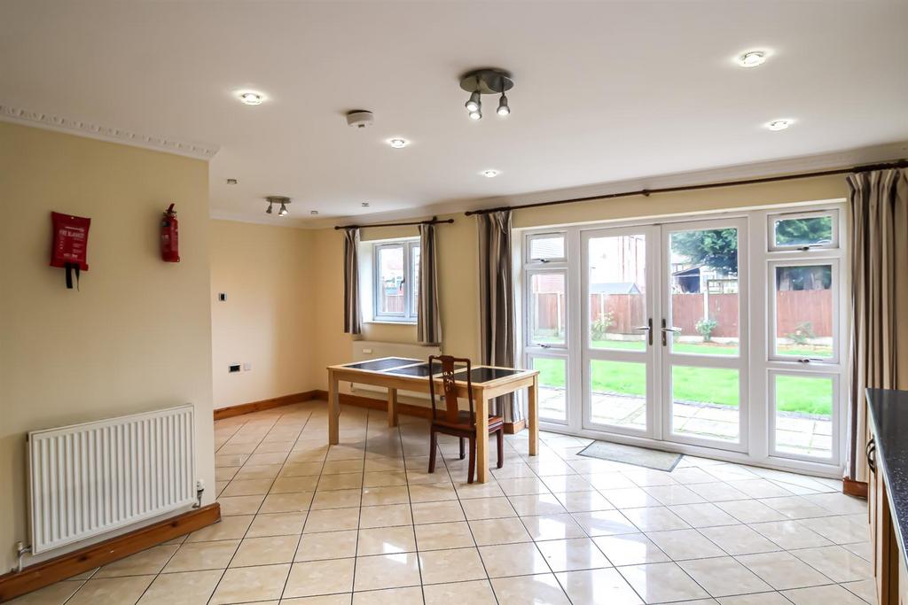 Watson Avenue, Nottingham 5 bed detached house £1,650 pcm (£381 pw)