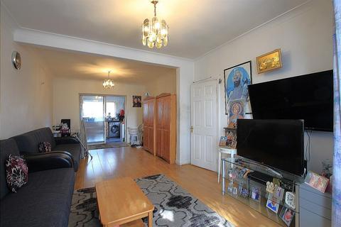 73 Park Avenue, Southall, UB1 3AJ
