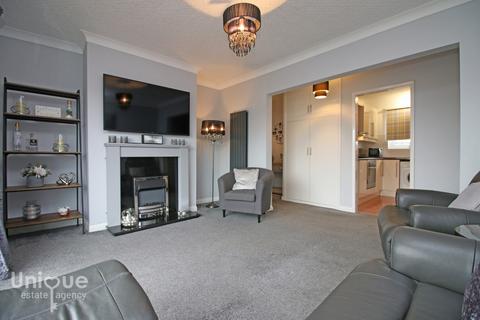 2 bedroom apartment for sale, Warbreck Court, Warbreck Hill Road, Blackpool, FY2