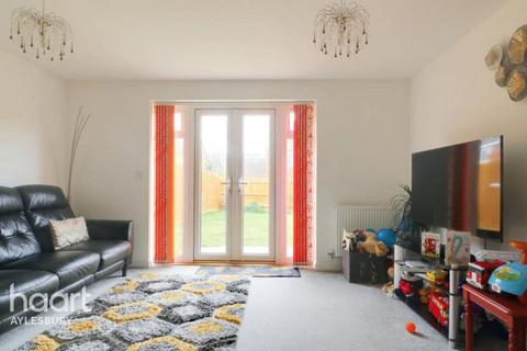 3 bedroom semi-detached house to rent, Ox Ground, Aylesbury