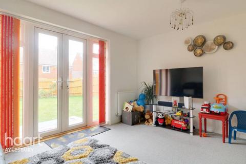 3 bedroom semi-detached house to rent, Ox Ground, Aylesbury