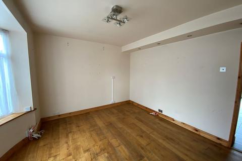 43 Hilton Road, Lanesfield, Wolverhampton, WV4 6DT