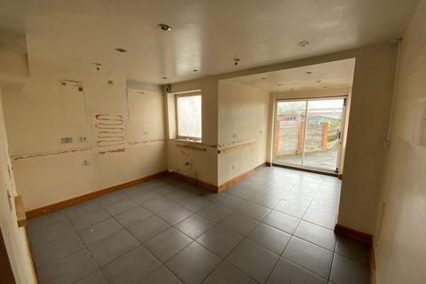 43 Hilton Road, Lanesfield, Wolverhampton, WV4 6DT