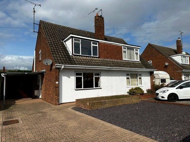 Mayfield Drive, Hucclecote, Gloucester, GL3 3 bed semi-detached house ...