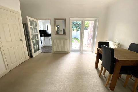 18 High Road, Byfleet, West Byfleet, KT14 7QG