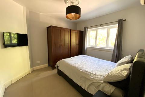 18 High Road, Byfleet, West Byfleet, KT14 7QG