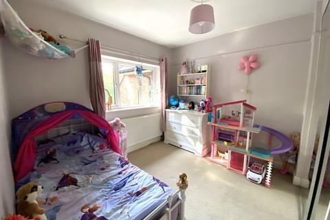 18 High Road, Byfleet, West Byfleet, KT14 7QG
