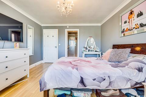 29 Blenheim Chase, Leigh-on-sea, SS9 3BZ