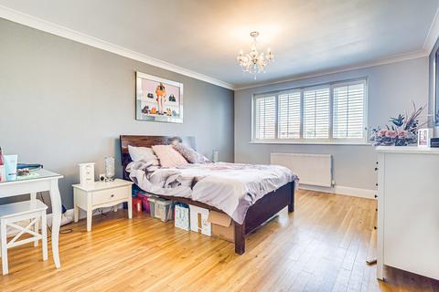 29 Blenheim Chase, Leigh-on-sea, SS9 3BZ