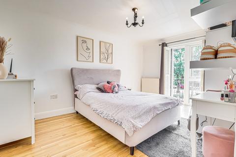 29 Blenheim Chase, Leigh-on-sea, SS9 3BZ