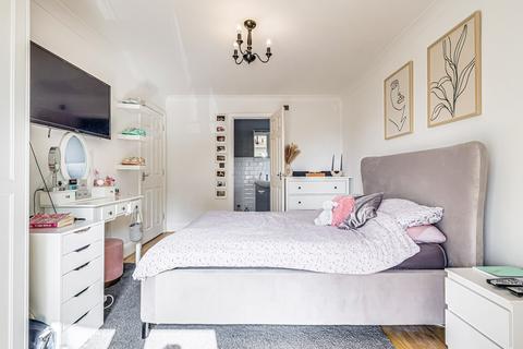 29 Blenheim Chase, Leigh-on-sea, SS9 3BZ