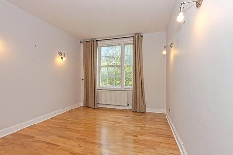 2 bedroom apartment to rent, New Road, Chatham, Kent, ME4