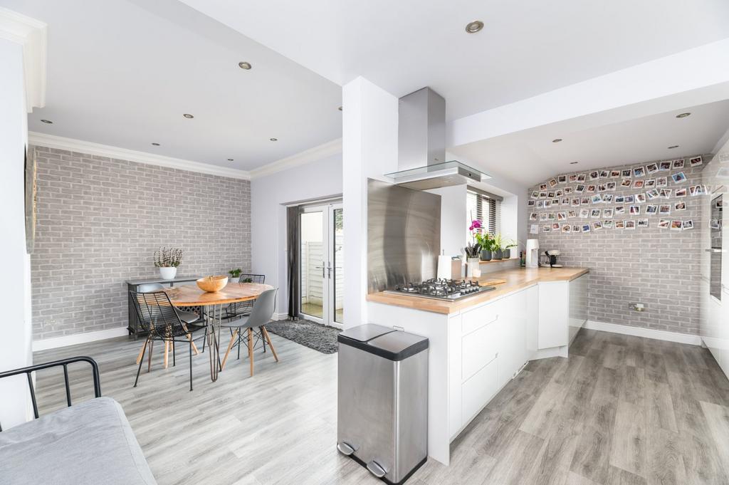 Bradford Road, Otley, West Yorkshire, LS21 3 bed semidetached house