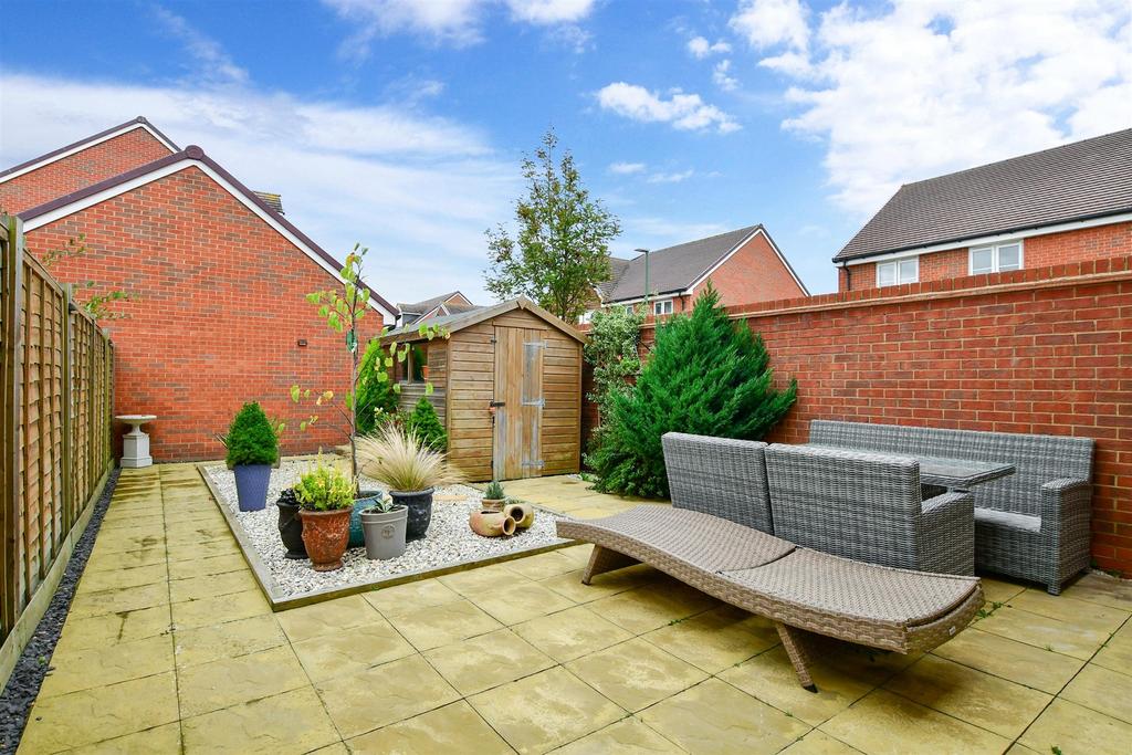 Violet Close, Durrington, Worthing, West Sussex 4 bed semidetached