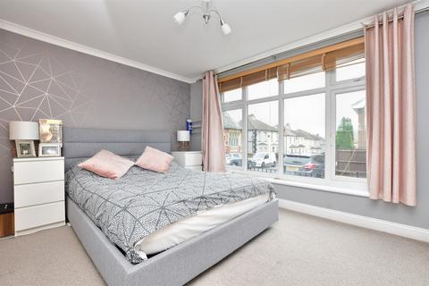 2 bedroom ground floor flat for sale, William Road, Caterham, Surrey