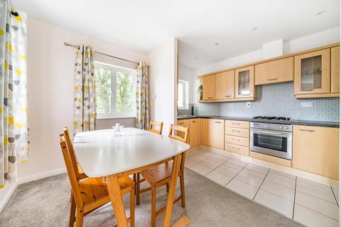33 Grasgarth Close, London, W3 9HS
