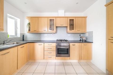 33 Grasgarth Close, London, W3 9HS
