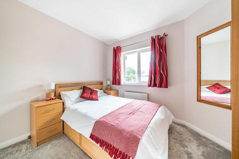 33 Grasgarth Close, London, W3 9HS