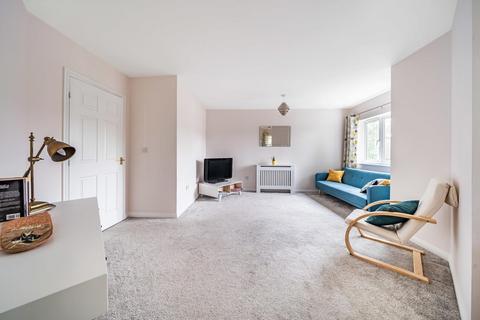 33 Grasgarth Close, London, W3 9HS