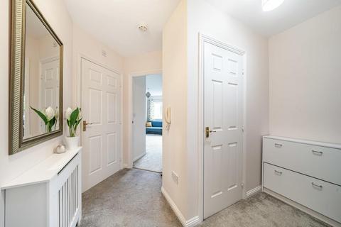 33 Grasgarth Close, London, W3 9HS