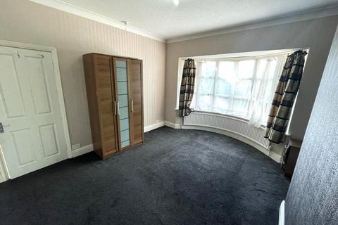 2 bedroom semi-detached house to rent, Cromwell Road Preston PR2 6YB