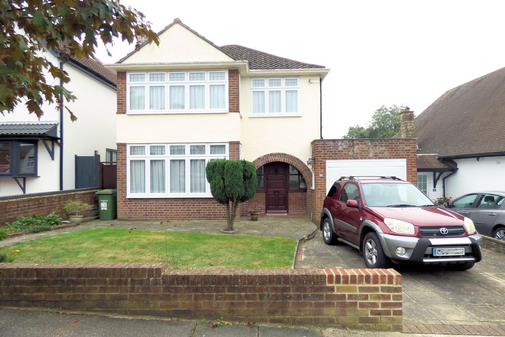 River Drive, Upminster RM14 3 bed detached house £799,995