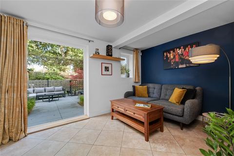 10 Challoners Close, East Molesey, KT8 0DW