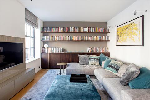 2 bedroom flat for sale - Great Portland Street, London, W1W