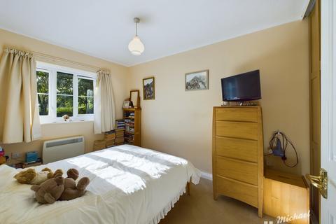 2 bedroom flat for sale - Churchill Court, Beaconsfield Road