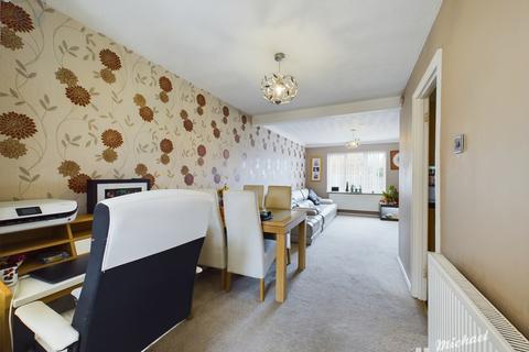 3 bedroom end of terrace house to rent, Lavender Walk, Aylesbury