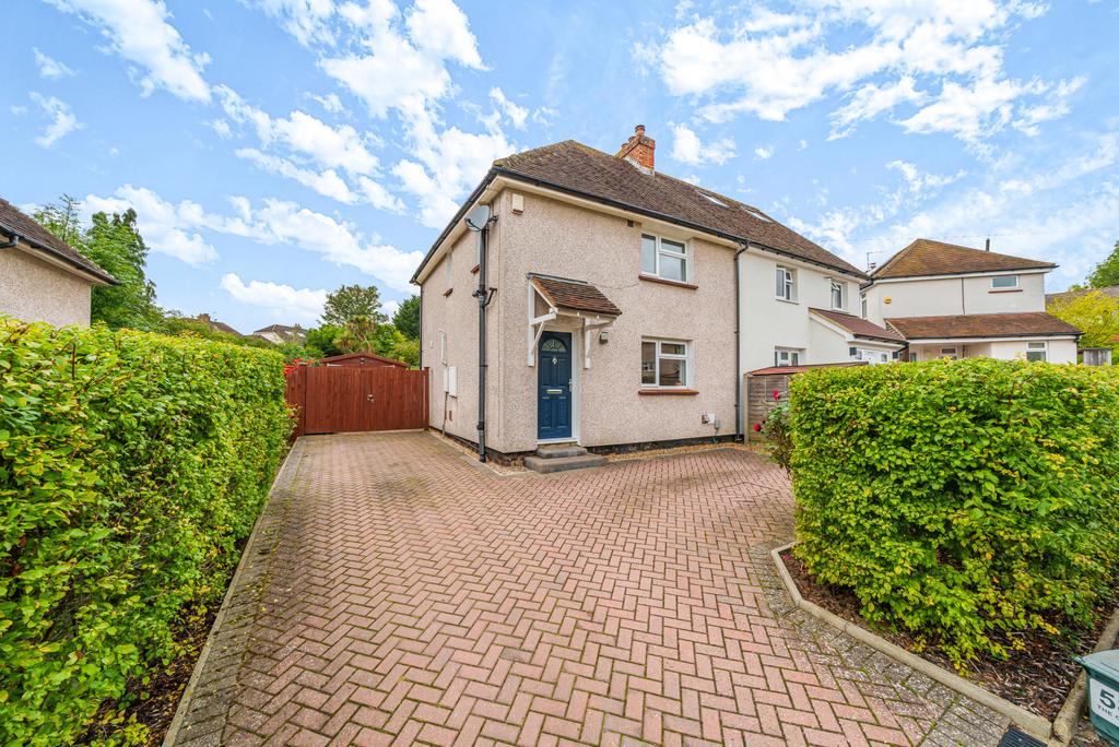 The Oval, Guildford, GU2 3 bed semidetached house for sale £495,000